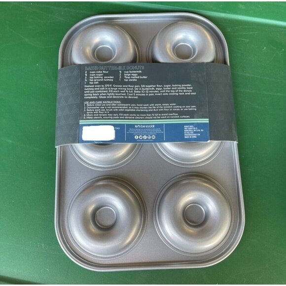 Nordic Ware Treat™ Nonstick Donut Pan 6 Holes NEW - Picture 3 of 3